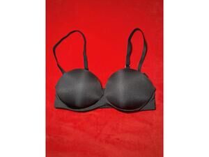 NWOT Skims Ultimate Push Up Strapless Bra Color ONYX Size 32B